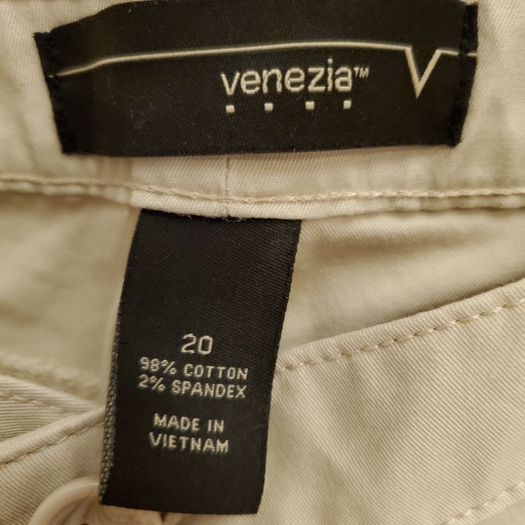 Crop khaki pants Size 20 - Picture 3 of 3